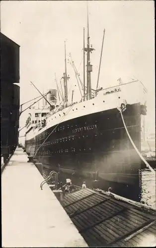 Foto Ak Dampfschiff Albert Ballin im Hafen, HAPAG