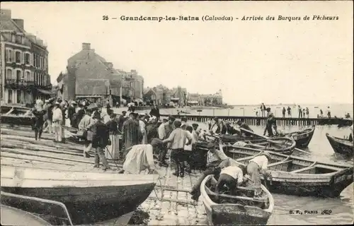 Ak Grandcamp les Bains Calvados, Arrivee des Barques de Pecheurs
