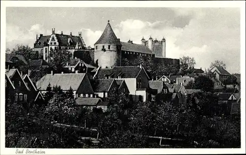 Ak Bad Bentheim in Niedersachsen, Blick auf den Ort mit Schloss, Häuser