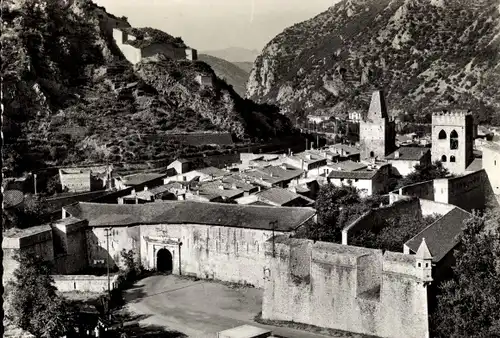 Ak Villefranche de Conflent Pyrénées Orientales, Vue generale et le fort