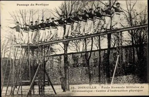 Ak Joinville le Pont Val de Marne, Ecole Normale Militaire de Gymnastique, Passage du Portique