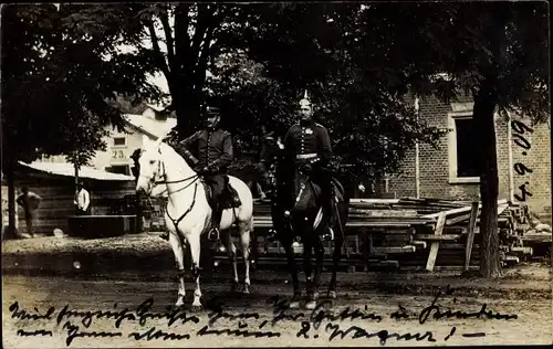 Foto Ak Deutsche Soldaten in Uniformen auf Pferden