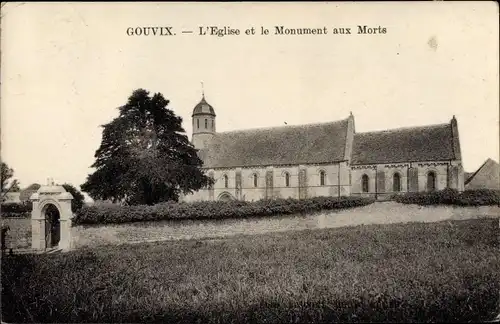 Ak Gouvix Calvados, L'Eglise et le Monument aux Morts