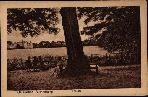 Ak Glücksburg an der Ostsee, Schloss vom Baum gesehen