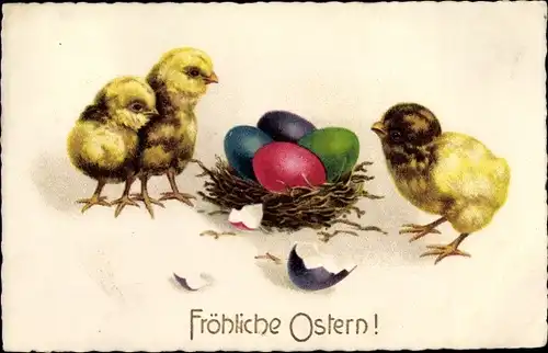 Ak Glückwunsch Ostern, Küken betrachten bunte Ostereier