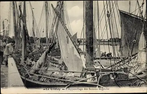 Ak Le Crotoy Somme, L'Appareillage des Bateaux de peche