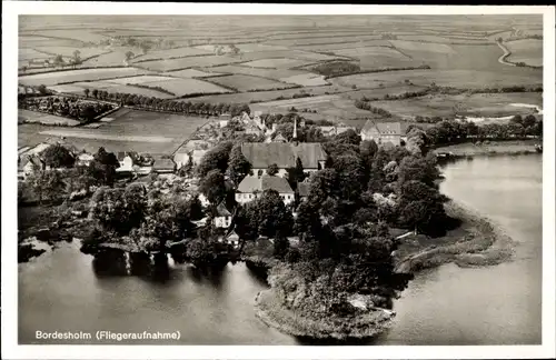 Ak Bordesholm Schleswig Holstein, Blick auf den See, Häuser, Fliegeraufnahme