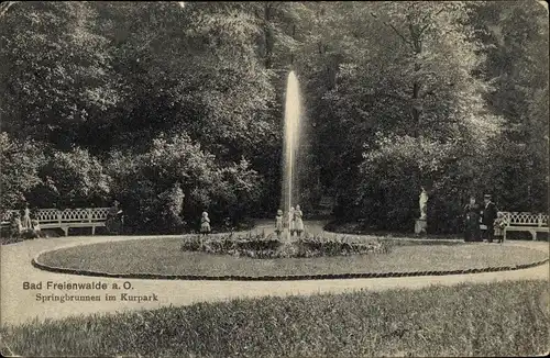 Ak Bad Freienwalde an der Oder, Springbrunnen im Kurpark