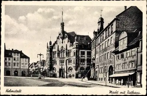 Ak Helmstedt in Niedersachsen, Markt mit Rathaus, Straßenpartie