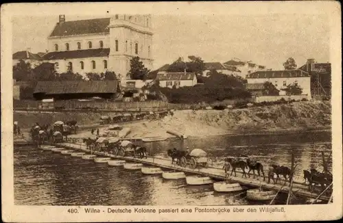 Ak Vilnius Wilna Litauen, Deutsche Kolonne passiert eine Pontonbrücke über Wiljafluss, I WK