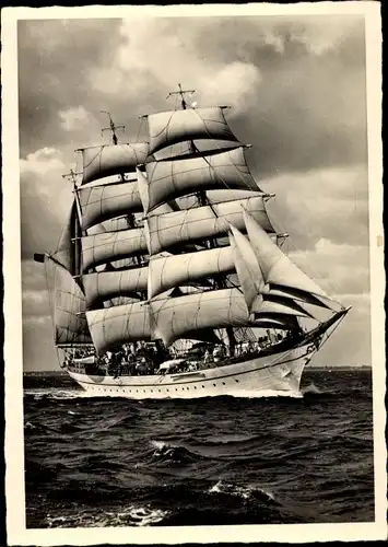 Ak Segelschiff, Blick auf die Gorch Fock auf See, Dreimastbark