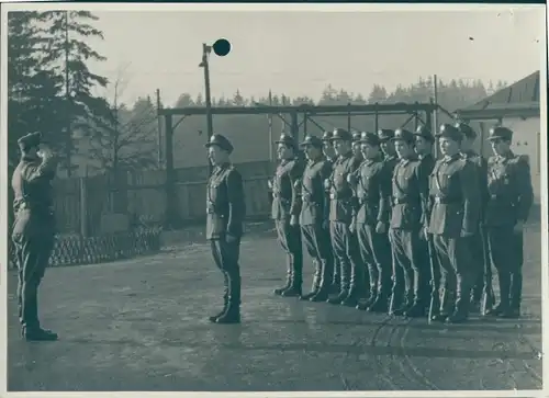 Foto DDR, Volkspolizisten beim Apell