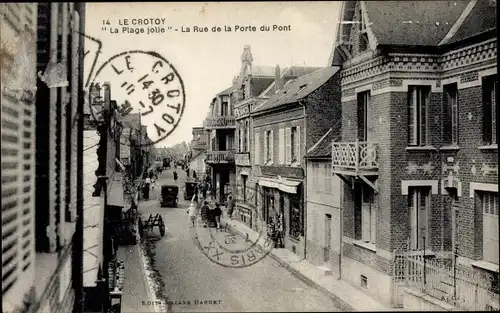 Ak Le Crotoy Somme, La Plage jolie, La Rue de la Porte du Pont