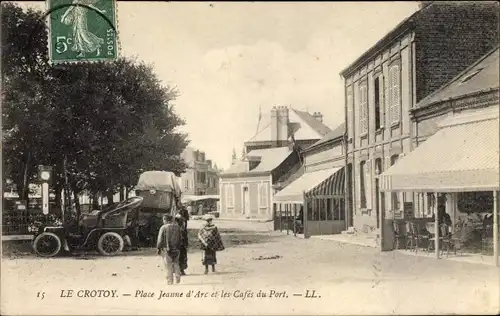 Ak Le Crotoy Somme, Place Jeanne d'Arc et les Cafes du Port