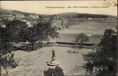 Ak Port Vendres Pyrénées Orientales, La Place et le Bassin