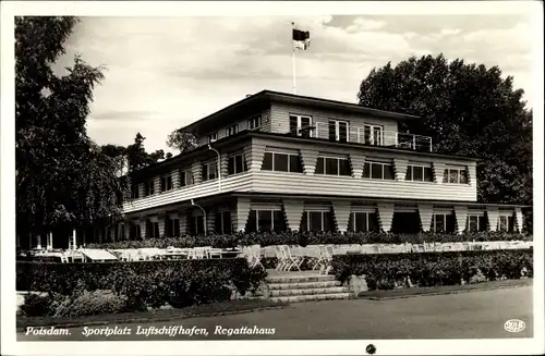 Ak Potsdam in Brandenburg, Sportplatz Luftschiffhafen, Regattahaus