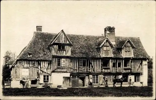 Foto Ak Calvados Frankreich, Motiv aus dem Bauernhof, Pferd, Wasserträgerin