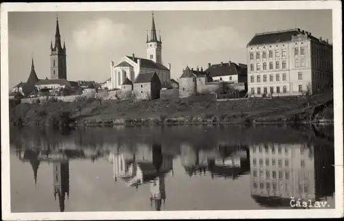 Foto Ak Čáslav Tschaslau Mittelböhmen, Wasserpartie, Häuser, Kirche