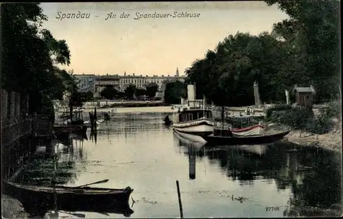 Ak Berlin Spandau, An der Spandauer Schleuse