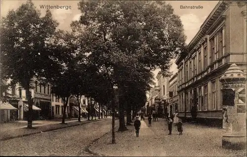 Ak Wittenberge in der Prignitz, Bahnstraße, Straßenpartie, Litfaßsäule