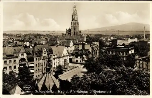 Ak Świdnica Schweidnitz Schlesien, Kath. Pfarrkirche und Sedanplatz