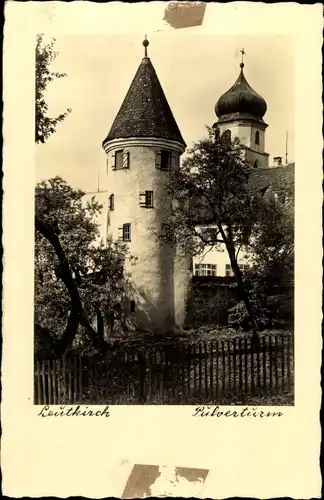 Ak Leutkirch Bayern, Blick zum Pulverturm, Bäume, Holzzaun