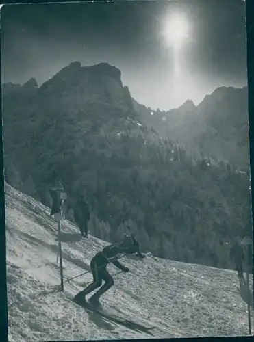 Foto Wintersport, Skirennläuferin bei der Abfahrt