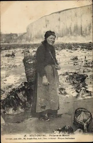 Ak Ault Onival Somme, Pecheuse de Moules