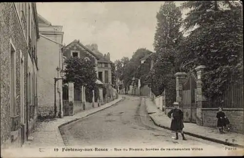 Ak Fontenay aux Roses Hauts de Seine, Rue du Plessis, bordee de ravissantes Villas