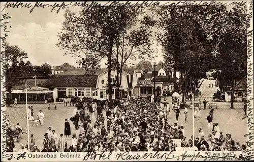 Ak Ostseebad Grömitz in Holstein, O wie blaß, Hotel Kaiserhof, Menschenansammlung