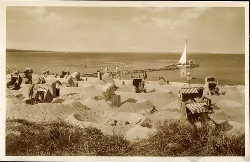 Ak Scharbeutz in Ostholstein, Strand, Strandkörbe, Segelboot