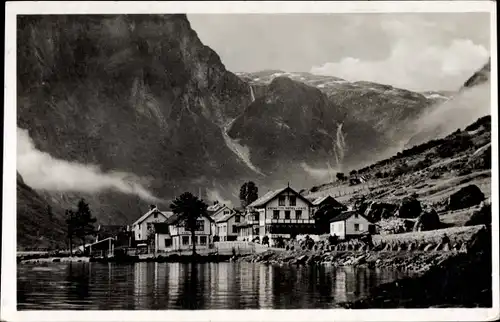 Ak Gudvangen Norwegen, Siedlung am Wasser, Hotel Viking