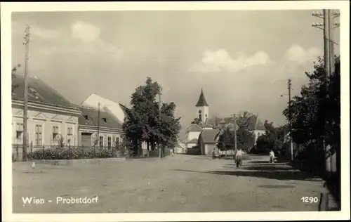 Foto Ak Probstdorf Groß Enzersdorf in Niederösterreich, Straßenpartie, Kirche