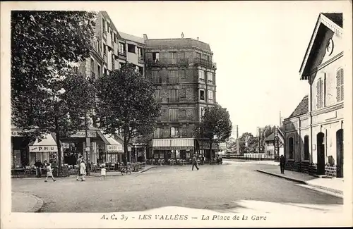 Ak Les Vallées Hauts de Seine, La Place de la Gare