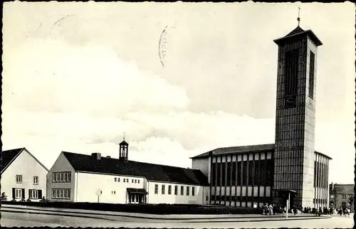 Ak Lebenstedt Salzgitter in Niedersachsen, Martin Luther Kirche, Straßenseite