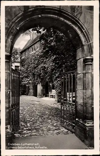 Ak Lutherstadt Eisleben, Luther's Geburtshaus, Hofseite