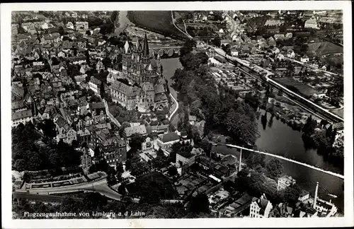 Ak Limburg an der Lahn, Blick auf den Ort, Fliegeraufnahme