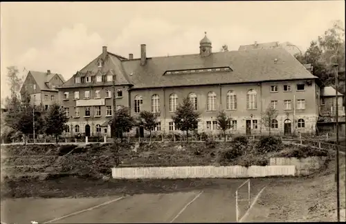 Ak Gornsdorf im Erzgebirge, Klubhaus Freundschaft, Sportplatz