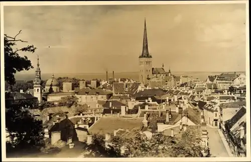 Foto Ak Tallinn Reval Estland, Blick auf den Ort, Kirchturm