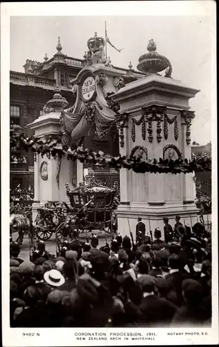 Ak London, Coronation Procession, 1911, New Zealand Arch in Whitehall 