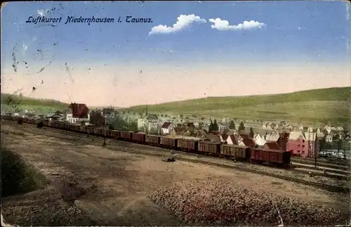 Ak Niedernhausen im Taunus Hessen, Bahnhof und Stadtpanorama, Güterwaggons