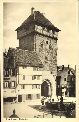 Ak Reutlingen in Baden Württemberg, Gartentor, Brunnen, Geschäft, Anwohner