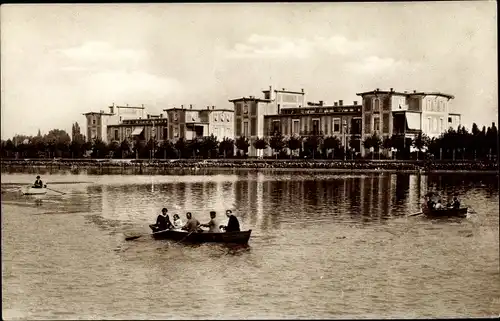 Ak Siofok Fock Ungarn, Wasserpartie, Gebäude, Ruderboote