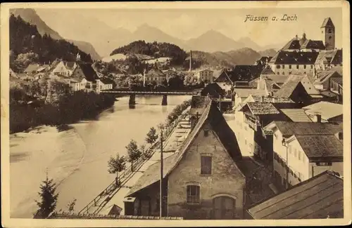 Ak Füssen im Ostallgäu, Flusspartie mit Blick auf die Stadt, Wehr