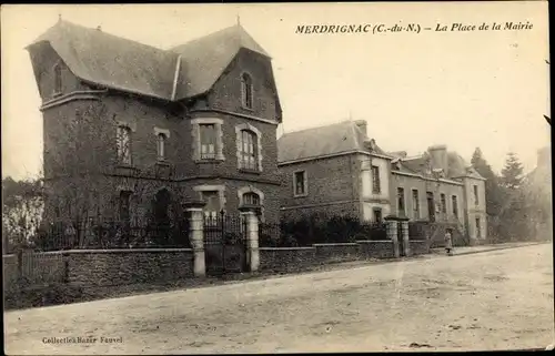 Ak Merdrignac Côtes d’Armor, La Place de la Mairie