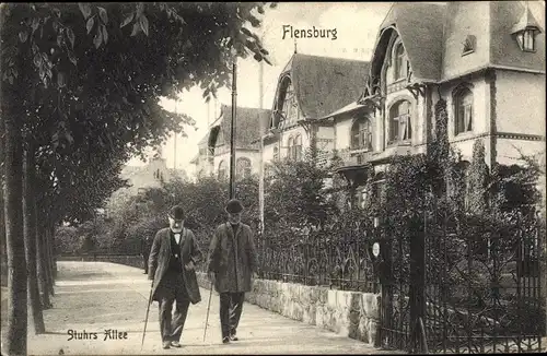 Ak Flensburg in Schleswig Holstein, Stuhrs Allee, Passanten, Villen