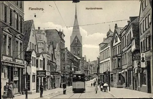 Ak Flensburg in Schleswig Holstein, Norderstraße, Straßenbahn Richtung Hafermarkt, Geschäfte