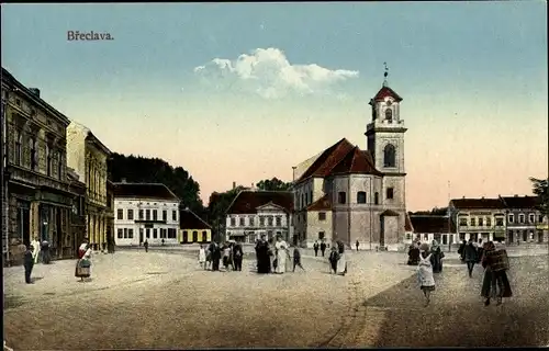 Ak Břeclav Lundenburg Südmähren, Straßenpartie, Kirche