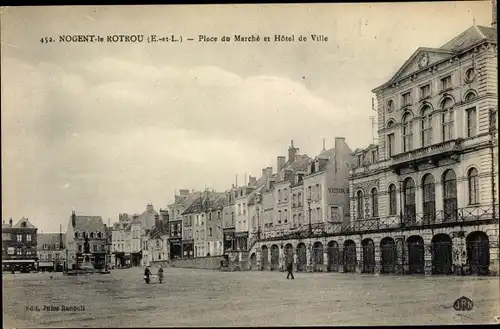 Ak Nogent le Rotrou Eure et Loir, Place du Marché, Hôtel de Ville