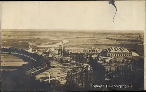 Foto Ak Speyer am Oberrhein Rheinland Pfalz, Flugzeugfabrik, Fliegeraufnahme